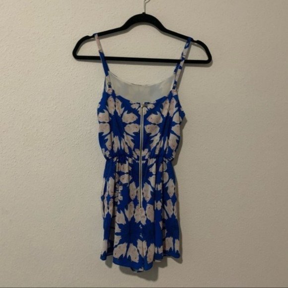 Alice + Olivia Blue Daisy Crane zip Flutter Romper - Picture 2 of 5